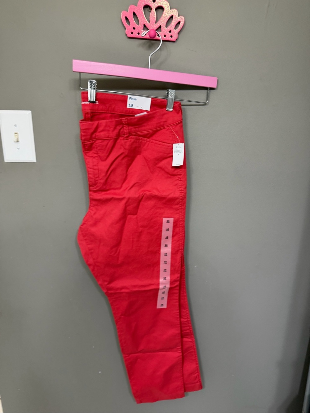 Old Navy NWT Red Cropped Pixie Skinny Pants